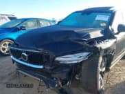✅ 2022 Volvo XC90 Momentum • VIN: YV4A22PK2N1868257 • Lot: 43413469. Wystawiony na IAAI z przebiegiem 64 631 mil. Bezpłatny archiwum sprzedaży aukcyjnych z USA i szczegółowy raport historii pojazdu na DreamBid. Zdjęcie 6.
