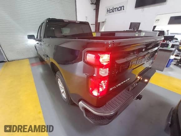 2019 Chevrolet Silverado 1500 LT z VIN 1GCRWCED4KZ178401, wystawiony jako IAAI lot #42035209 z przebiegiem 116 636 mil mil oraz . Historia ofert i sprzedaży dostępna na DreamBid. Obrazek 1.