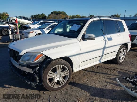 ✅ 2015 Mercedes-Benz GLK 350 • VIN: WDCGG8JB6FG403404 • Лот: 43531918. Опубликован ранее на IAAI с пробегом 127 466 миль. Бесплатный доступ к архиву аукционных продаж из США и подробный отчёт об истории автомобиля на DreamBid. Изображение 18.