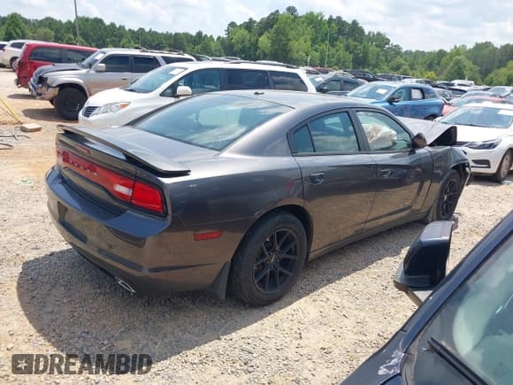 ✅ 2014 Dodge Charger SXT • VIN: 2C3CDXHGXEH358791 • Lot: 42751621. Wystawiony na IAAI z przebiegiem 203 349 mil. Bezpłatny archiwum sprzedaży aukcyjnych z USA i szczegółowy raport historii pojazdu na DreamBid. Zdjęcie 4.