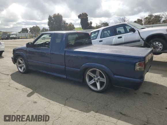 ✅ 2001 Chevrolet S-10 LS • VIN: 1GCCS19W618213879 • Лот: 50828445. Опубликован ранее на Copart с пробегом 147 930 миль. Бесплатный доступ к архиву аукционных продаж из США и подробный отчёт об истории автомобиля на DreamBid. Изображение 2.
