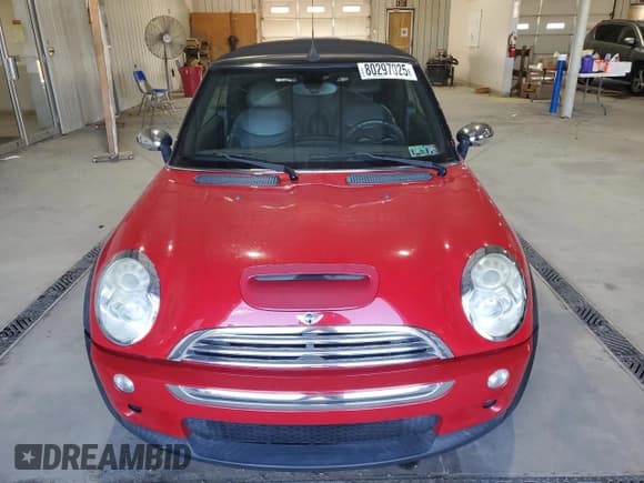 ✅ 2005 MINI Convertible S • VIN: WMWRH33435TK55096 • Lot: 80297025. Wystawiony na Copart z przebiegiem 140 405 mil. Bezpłatny archiwum sprzedaży aukcyjnych z USA i szczegółowy raport historii pojazdu na DreamBid. Zdjęcie 5.