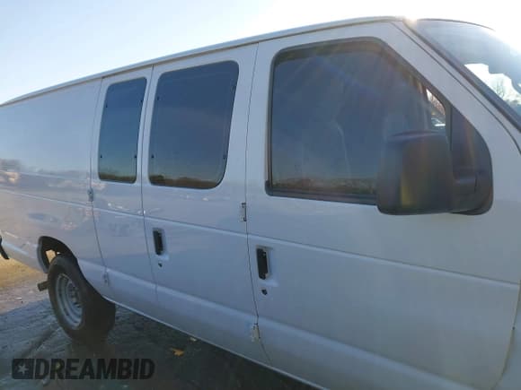 ✅ 2014 Ford Econoline Cargo Commercial • VIN: 1FTNS2EL5EDA49757 • Lot: 41656458. Wystawiony na IAAI z przebiegiem 181 335 mil. Bezpłatny archiwum sprzedaży aukcyjnych z USA i szczegółowy raport historii pojazdu na DreamBid. Zdjęcie 13.