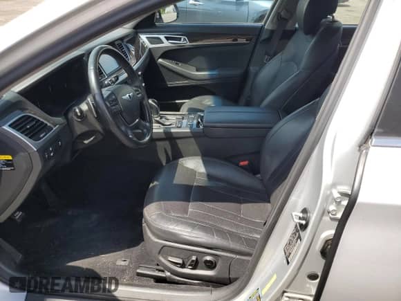 2015 Hyundai Genesis 3.8L z VIN KMHGN4JE7FU070576, wystawiony jako Copart lot #69172124 z przebiegiem 176 834 mil mil oraz Szkoda całkowita • Salvage title. Historia ofert i sprzedaży dostępna na DreamBid. Obrazek 7.