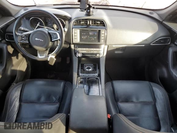 ✅ 2018 Jaguar F-Pace 20d Prestige • VIN: SADCK2FN9JA242341 • Lot: 93372675. Wystawiony na Copart z przebiegiem 86 556 mil. Bezpłatny archiwum sprzedaży aukcyjnych z USA i szczegółowy raport historii pojazdu na DreamBid. Zdjęcie 8.