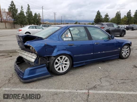 1997 BMW 3 Series z VIN WBACD3322VAV21297, wystawiony jako Copart lot #43254895 z przebiegiem Nie podano mil oraz Szkoda całkowita • Salvage title. Historia ofert i sprzedaży dostępna na DreamBid. Obrazek 3.