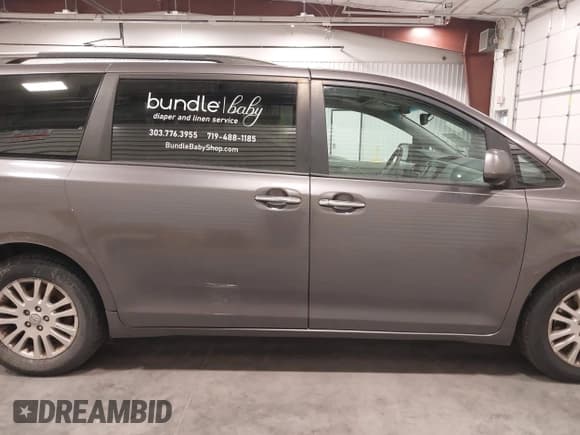 ✅ 2011 Toyota Sienna XLE • VIN: 5TDDK3DC1BS010103 • Lot: 41298618. Listed on IAAI with 304,384 mi. Free auction sales archive from the USA and detailed vehicle history report at DreamBid. Image 14.