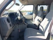 ✅ 2009 Ford Econoline Passenger XL • VIN: 1FBNE31L99DA56188 • Lot: 42113984. Wystawiony na IAAI z przebiegiem 142 363 mil. Bezpłatny archiwum sprzedaży aukcyjnych z USA i szczegółowy raport historii pojazdu na DreamBid. Zdjęcie 5.