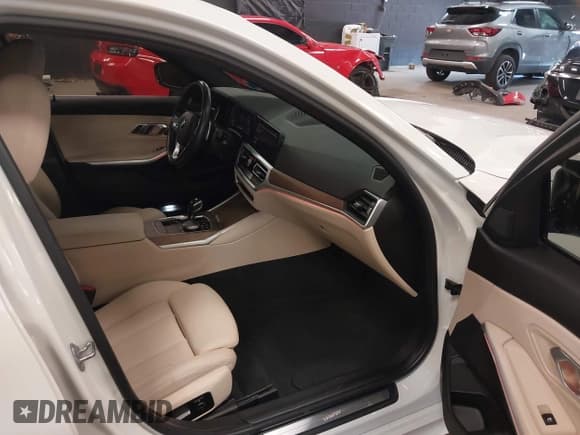 ✅ 2020 BMW 3 Series 330i xDrive • VIN: 3MW5R7J00L8B18897 • Lot: 42580568. Wystawiony na IAAI z przebiegiem 48 737 mil. Bezpłatny archiwum sprzedaży aukcyjnych z USA i szczegółowy raport historii pojazdu na DreamBid. Zdjęcie 5.