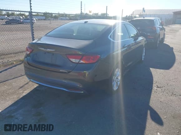 ✅ 2015 Chrysler 200 C • VIN: 1C3CCCCB7FN571620 • Лот: 43526230. Опубликован ранее на IAAI с пробегом 100 997 миль. Бесплатный доступ к архиву аукционных продаж из США и подробный отчёт об истории автомобиля на DreamBid. Изображение 4.