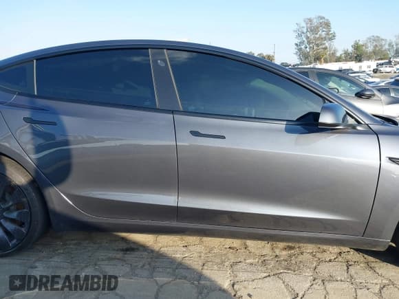 ✅ 2023 Tesla Model 3 Performance • VIN: 5YJ3E1EC7PF635722 • Lot: 41536638. Wystawiony na IAAI z przebiegiem 24 857 mil. Bezpłatny archiwum sprzedaży aukcyjnych z USA i szczegółowy raport historii pojazdu na DreamBid. Zdjęcie 12.