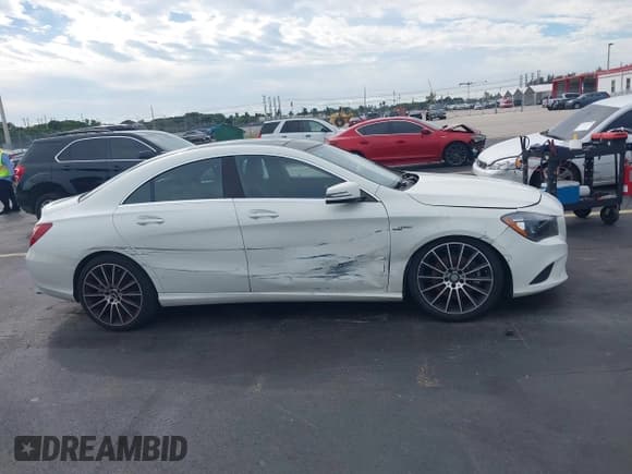 ✅ 2015 Mercedes-Benz CLA 250 • VIN: WDDSJ4EB6FN171344 • Lot: 43605743. Wystawiony na IAAI z przebiegiem 49 120 mil. Bezpłatny archiwum sprzedaży aukcyjnych z USA i szczegółowy raport historii pojazdu na DreamBid. Zdjęcie 13.