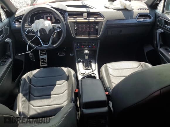 ✅ 2024 Volkswagen Tiguan SEL R-Line • VIN: 3VV4B7AX7RM132328 • Lot: 64228855. Wystawiony na Copart z przebiegiem 10 280 mil. Bezpłatny archiwum sprzedaży aukcyjnych z USA i szczegółowy raport historii pojazdu na DreamBid. Zdjęcie 8.