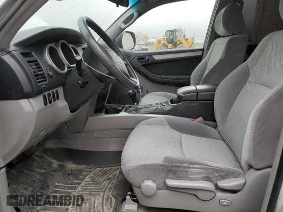 ✅ 2003 Toyota 4Runner SR5 • VIN: JTEBT14R038000984 • Lot: 82448835. Wystawiony na Copart z przebiegiem 438 368 mil. Bezpłatny archiwum sprzedaży aukcyjnych z USA i szczegółowy raport historii pojazdu na DreamBid. Zdjęcie 7.