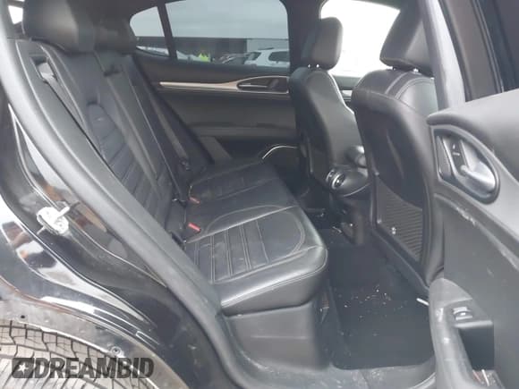 ✅ 2019 Alfa Romeo Stelvio Ti • VIN: ZASPAKBNXK7C44188 • Lot: 41320657. Wystawiony na IAAI z przebiegiem 89 927 mil. Bezpłatny archiwum sprzedaży aukcyjnych z USA i szczegółowy raport historii pojazdu na DreamBid. Zdjęcie 8.