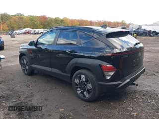 ✅ 2025 Hyundai Kona SEL • VIN: KM8HBCAB5SU186303 • Лот: 43511428. Опубликован ранее на IAAI с пробегом 17 710 миль. Бесплатный доступ к архиву аукционных продаж из США и подробный отчёт об истории автомобиля на DreamBid. Изображение 3.