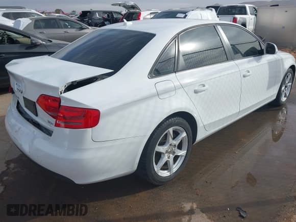 ✅ 2009 Audi A4 Premium • VIN: WAUJF78K49N046512 • Lot: 41536248. Wystawiony na IAAI z przebiegiem 140 514 mil. Bezpłatny archiwum sprzedaży aukcyjnych z USA i szczegółowy raport historii pojazdu na DreamBid. Zdjęcie 4.