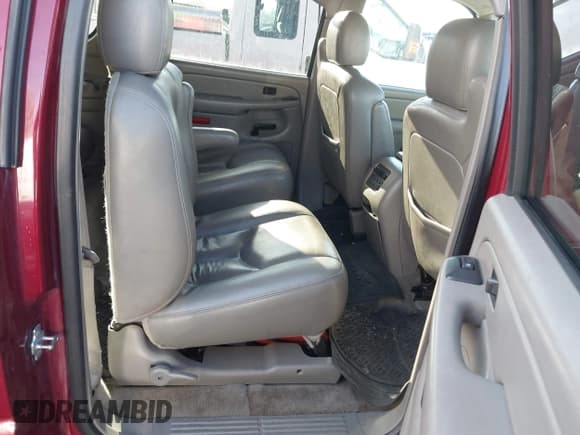 ✅ 2005 Chevrolet Suburban LT • VIN: 3GNFK16Z85G235370 • Лот: 41645334. Опубликован ранее на IAAI с пробегом 146 491 миль. Бесплатный доступ к архиву аукционных продаж из США и подробный отчёт об истории автомобиля на DreamBid. Изображение 8.