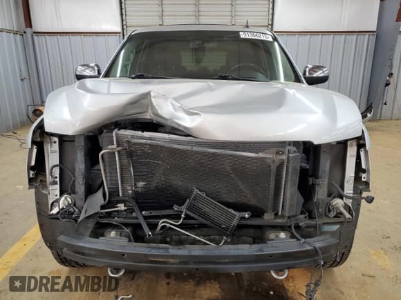 ✅ 2013 Chevrolet Tahoe LT • VIN: 1GNSKBE08DR273901 • Lot: 91366215. Wystawiony na Copart z przebiegiem 301 790 mil. Bezpłatny archiwum sprzedaży aukcyjnych z USA i szczegółowy raport historii pojazdu na DreamBid. Zdjęcie 5.