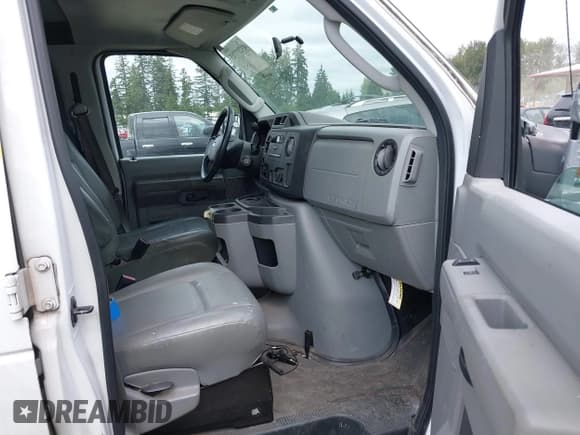 ✅ 2011 Ford Econoline Cargo Commercial • VIN: 1FTSE3EL2BDA62140 • Lot: 43217715. Wystawiony na IAAI z przebiegiem 86 023 mil. Bezpłatny archiwum sprzedaży aukcyjnych z USA i szczegółowy raport historii pojazdu na DreamBid. Zdjęcie 5.