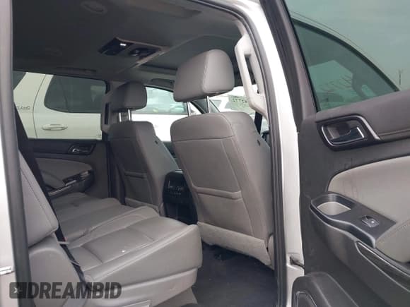 ✅ 2020 Chevrolet Suburban LT • VIN: 1GNSCHKC6LR265468 • Lot: 42042772. Wystawiony na IAAI z przebiegiem 113 335 mil. Bezpłatny archiwum sprzedaży aukcyjnych z USA i szczegółowy raport historii pojazdu na DreamBid. Zdjęcie 8.