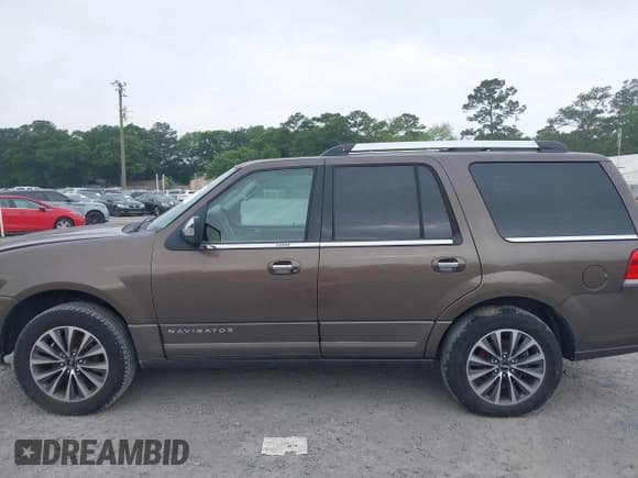 ✅ 2015 Lincoln Navigator • VIN: 5LMJJ2HT7FEJ02962 • Лот: 42209540. Опубликован ранее на IAAI с пробегом 240 998 миль. Бесплатный доступ к архиву аукционных продаж из США и подробный отчёт об истории автомобиля на DreamBid. Изображение 14.