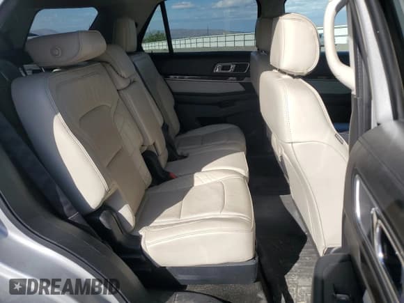 ✅ 2016 Ford Explorer Platinum • VIN: 1FM5K8HT4GGA61832 • Лот: 71276025. Опубликован ранее на Copart с пробегом 146 138 миль. Бесплатный доступ к архиву аукционных продаж из США и подробный отчёт об истории автомобиля на DreamBid. Изображение 10.