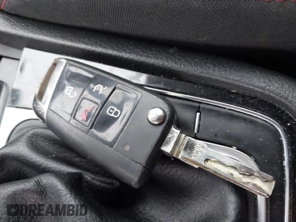 ✅ 2018 Volkswagen Golf GTI S • VIN: 3VW447AU9JM265737 • Lot: 43506893. Wystawiony na IAAI z przebiegiem 83 260 mil. Bezpłatny archiwum sprzedaży aukcyjnych z USA i szczegółowy raport historii pojazdu na DreamBid. Zdjęcie 11.