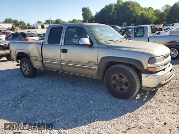 ✅ 2000 Chevrolet Silverado 1500 LT • VIN: 2GCEK19T4Y1307531 • Lot: 62422484. Wystawiony na Copart z przebiegiem 200 088 mil mil. Skorzystaj z bezpłatnego archiwum sprzedaży aukcyjnych z USA i zobacz szczegółowy raport historii pojazdu na DreamBid. Zdjęcie 4.