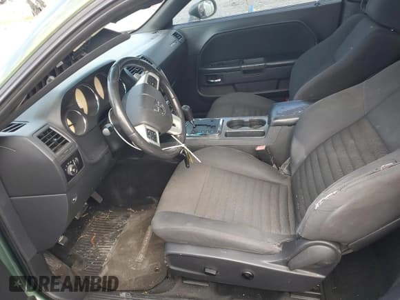 ✅ 2013 Dodge Challenger R/T • VIN: 2C3CDYBT1DH613581 • Lot: 80987084. Wystawiony na Copart z przebiegiem 210 993 mil. Bezpłatny archiwum sprzedaży aukcyjnych z USA i szczegółowy raport historii pojazdu na DreamBid. Zdjęcie 7.