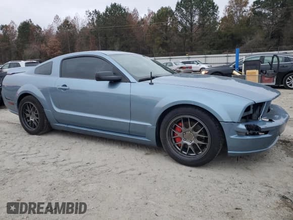 ✅ 2006 Ford Mustang GT Deluxe • VIN: 1ZVHT82H365178683 • Lot: 93030925. Wystawiony na Copart z przebiegiem 139 364 mil. Bezpłatny archiwum sprzedaży aukcyjnych z USA i szczegółowy raport historii pojazdu na DreamBid. Zdjęcie 4.
