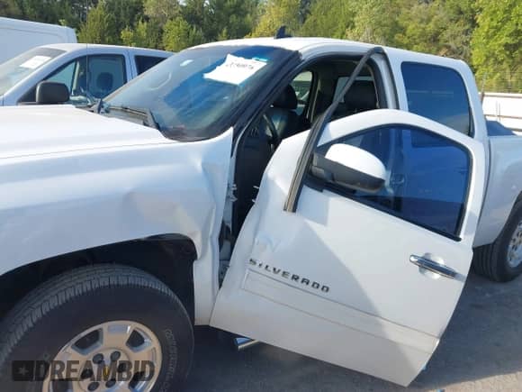 2011 Chevrolet Silverado 1500 LT with VIN 3GCPKSE30BG276541, listed as a IAAI auction lot 43330976 with 241,910 mi miles and . Bid and sale history available at DreamBid. Image 6.