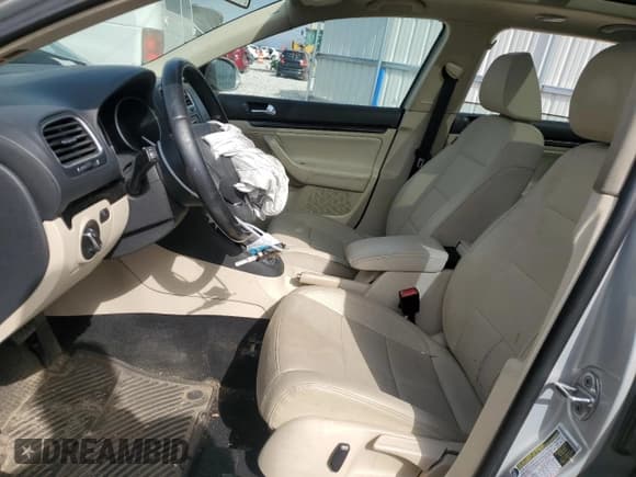 ✅ 2010 Volkswagen Jetta SE • VIN: 3VWTX7AJ5AM620153 • Lot: 53726505. Listed on Copart with 142,541 mi. Free auction sales archive from the USA and detailed vehicle history report at DreamBid. Image 7.