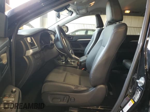 ✅ 2018 Toyota Highlander LE • VIN: 5TDBZRFH6JS834630 • Lot: 59680915. Wystawiony na Copart z przebiegiem 93 904 mil. Bezpłatny archiwum sprzedaży aukcyjnych z USA i szczegółowy raport historii pojazdu na DreamBid. Zdjęcie 7.