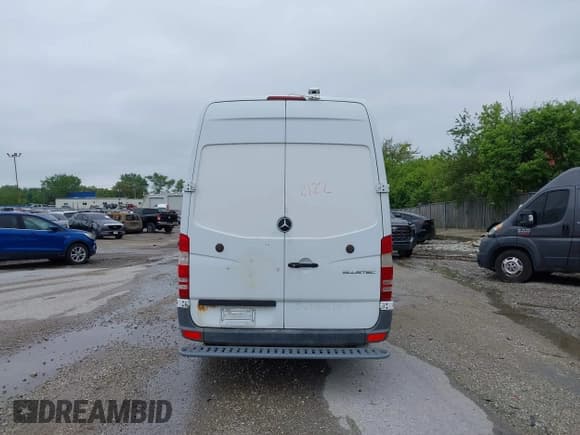 ✅ 2014 Mercedes-Benz Sprinter • VIN: WD3PE8DE1E5899704 • Lot: 42118254. Wystawiony na IAAI z przebiegiem 251 170 mil. Bezpłatny archiwum sprzedaży aukcyjnych z USA i szczegółowy raport historii pojazdu na DreamBid. Zdjęcie 16.