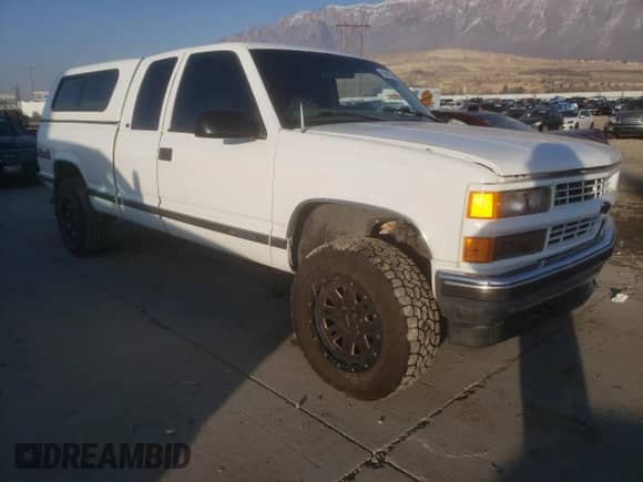 1999 Chevrolet Silverado 1500 with VIN 1GCEK19R9XR145079, listed as a Copart auction lot 83697954 with 141,603 mi miles and Salvage title. Bid and sale history available at DreamBid. Image 4.