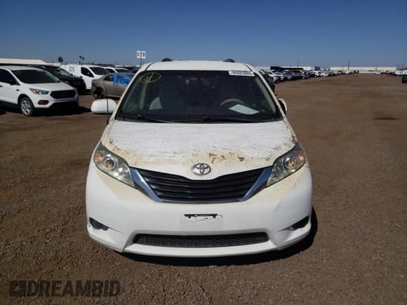 ✅ 2011 Toyota Sienna LE AAS • VIN: 5TDKK3DC9BS134854 • Лот: 90408435. Опубликован ранее на Copart с пробегом 127 829 миль. Бесплатный доступ к архиву аукционных продаж из США и подробный отчёт об истории автомобиля на DreamBid. Изображение 5.