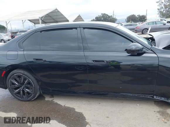 ✅ 2024 BMW i7 eDrive50 • VIN: WBY43EJ06RCR75472 • Lot: 42073818. Wystawiony na IAAI z przebiegiem 21 463 mil. Bezpłatny archiwum sprzedaży aukcyjnych z USA i szczegółowy raport historii pojazdu na DreamBid. Zdjęcie 13.