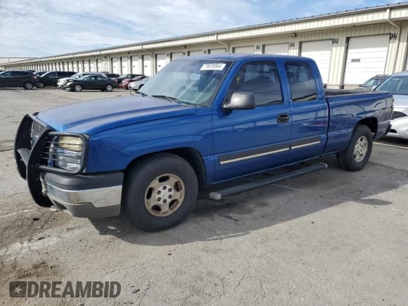 ✅ 2004 Chevrolet Silverado 1500 LS • VIN: 2GCEC19V141138822 • Лот: 79928064. Опубликован ранее на Copart с пробегом 188 341 миль. Бесплатный доступ к архиву аукционных продаж из США и подробный отчёт об истории автомобиля на DreamBid. Изображение 1.