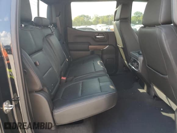 ✅ 2019 Chevrolet Silverado 1500 High Country • VIN: 1GCUYHED7KZ167037 • Lot: 72798294. Wystawiony na Copart z przebiegiem 179 889 mil. Bezpłatny archiwum sprzedaży aukcyjnych z USA i szczegółowy raport historii pojazdu na DreamBid. Zdjęcie 10.