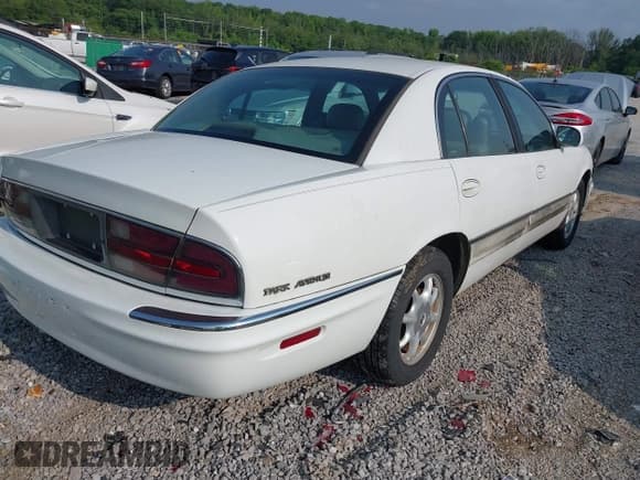 ✅ 2000 Buick Park Avenue • VIN: 1G4CW52K2Y4131356 • Лот: 42405525. Опубликован ранее на IAAI с пробегом 221 637 миль. Бесплатный доступ к архиву аукционных продаж из США и подробный отчёт об истории автомобиля на DreamBid. Изображение 4.