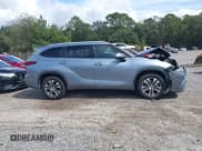 ✅ 2022 Toyota Highlander XLE • VIN: 5TDHZRAH2NS105841 • Lot: 43393622. Listed on IAAI with 56,701 mi. Free auction sales archive from the USA and detailed vehicle history report at DreamBid. Image 13.