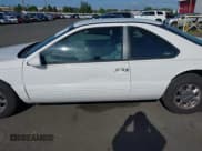 ✅ 1997 Ford Thunderbird LX • VIN: 1FALP62W7VH154412 • Lot: 42157000. Wystawiony na IAAI z przebiegiem 83 965 mil. Bezpłatny archiwum sprzedaży aukcyjnych z USA i szczegółowy raport historii pojazdu na DreamBid. Zdjęcie 6.