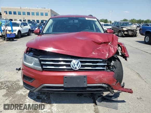 ✅ 2018 Volkswagen Tiguan S • VIN: 3VV0B7AX9JM108146 • Lot: 68926075. Wystawiony na Copart z przebiegiem 103 787 mil. Bezpłatny archiwum sprzedaży aukcyjnych z USA i szczegółowy raport historii pojazdu na DreamBid. Zdjęcie 5.
