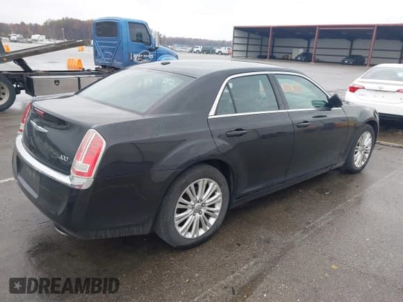 ✅ 2013 Chrysler 300 • VIN: 2C3CCARG8DH634026 • Lot: 43632026. Wystawiony na IAAI z przebiegiem 248 700 mil. Bezpłatny archiwum sprzedaży aukcyjnych z USA i szczegółowy raport historii pojazdu na DreamBid. Zdjęcie 4.