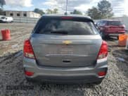 ✅ 2020 Chevrolet Trax LS • VIN: 3GNCJNSB5LL290286 • Lot: 82350215. Wystawiony na Copart z przebiegiem 69 895 mil. Bezpłatny archiwum sprzedaży aukcyjnych z USA i szczegółowy raport historii pojazdu na DreamBid. Zdjęcie 6.