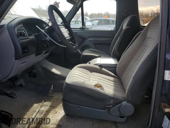 ✅ 1994 Ford Bronco Custom • VIN: 1FMEU15H6RLA30450 • Lot: 87583125. Wystawiony na Copart z przebiegiem 268 581 mil. Bezpłatny archiwum sprzedaży aukcyjnych z USA i szczegółowy raport historii pojazdu na DreamBid. Zdjęcie 7.