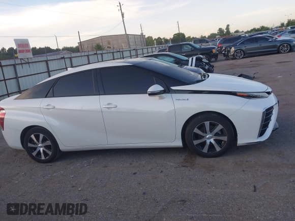 ✅ 2019 Toyota Mirai • VIN: JTDBVRBD1KA006112 • Lot: 42570134. Wystawiony na IAAI z przebiegiem 49 247 mil. Bezpłatny archiwum sprzedaży aukcyjnych z USA i szczegółowy raport historii pojazdu na DreamBid. Zdjęcie 13.