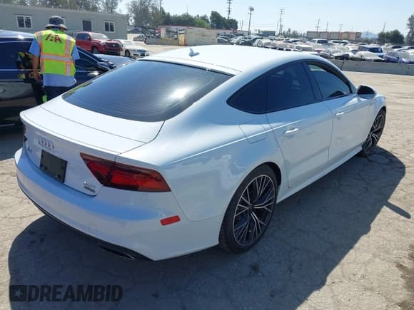 ✅ 2018 Audi A7 Premium Plus • VIN: WAUW3AFCXJN052570 • Лот: 41990238. Опубликован ранее на IAAI с пробегом 53 810 миль. Бесплатный доступ к архиву аукционных продаж из США и подробный отчёт об истории автомобиля на DreamBid. Изображение 4.