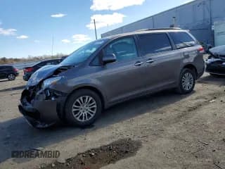 ✅ 2014 Toyota Sienna XLE • VIN: 5TDYK3DC6ES433748 • Lot: 92204835. Listed on Copart with 135,688 mi. Free auction sales archive from the USA and detailed vehicle history report at DreamBid. Image 1.